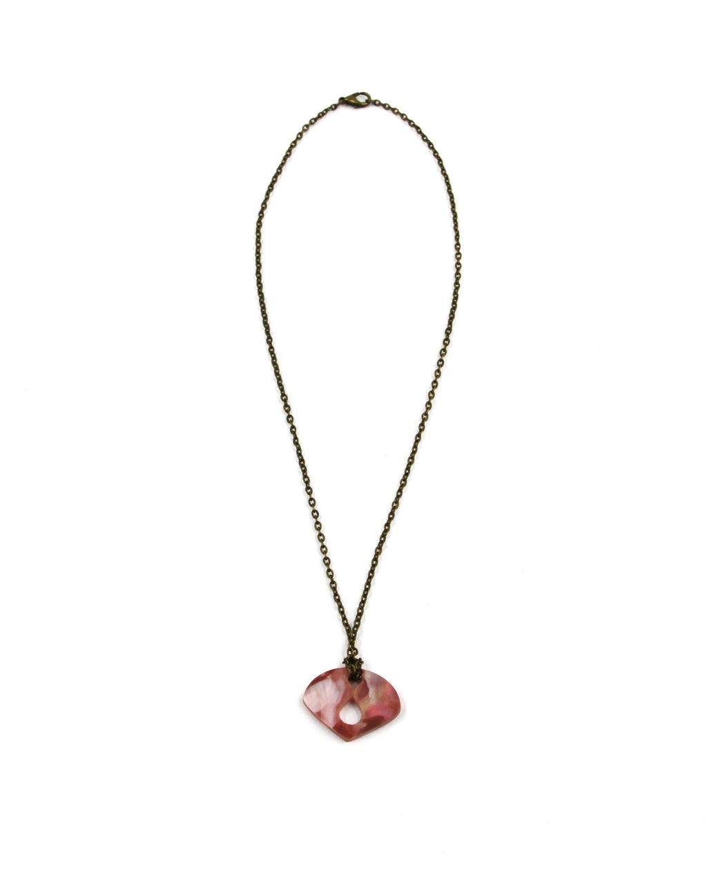 Elegancia natural: collar con pieza artesanal en rosa marmolado